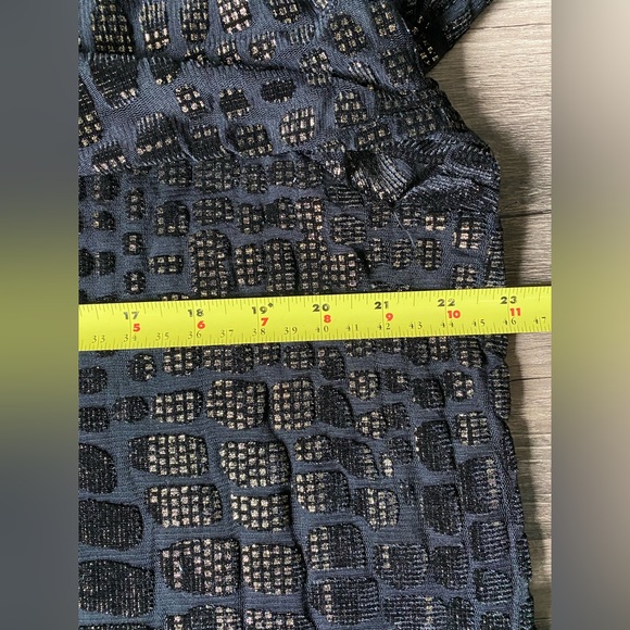 Alfani Black and Gold Textured Top Size 1X - Picture 2 of 9